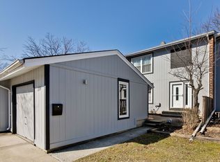 219 Pinewood Ln #219, Bloomingdale, IL 60108