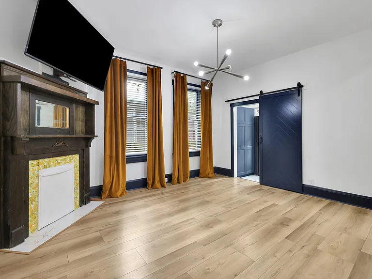 1407 Hubbard St — Photo 9