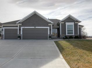 4711 Augusta Dr, Basehor, KS 66007