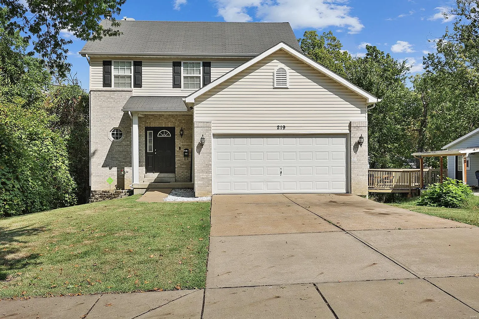 219 Euclid Ave photo 1