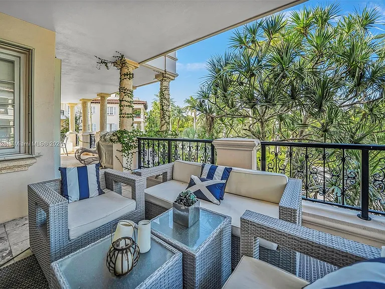 19227 Fisher Island Dr #19227 — Photo 37
