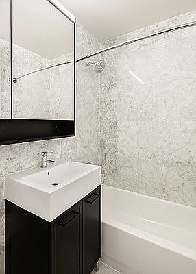 4th image of 63 Wall St APT 2404