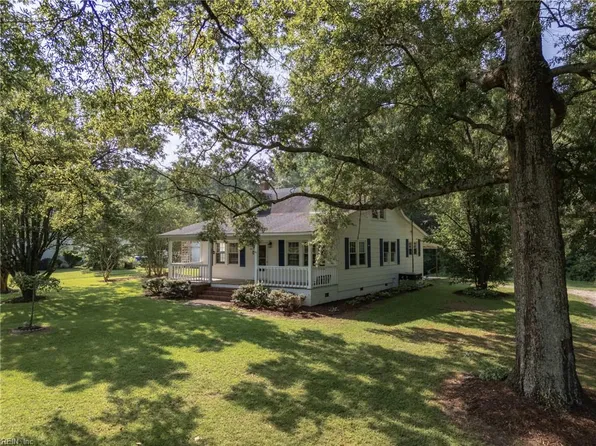 8909 S Quay Rd, Suffolk, VA 23437