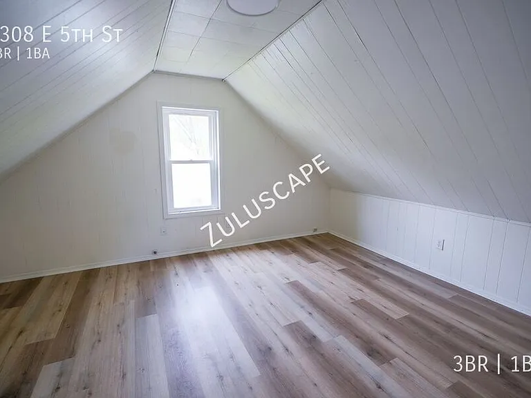 2308 E 5th St — Photo 8