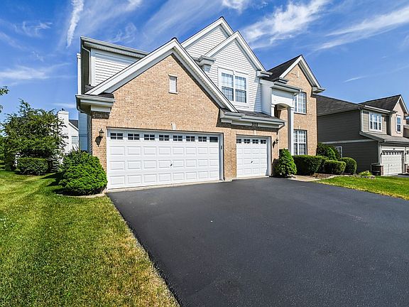 2nd image of 3111 Newport Ln