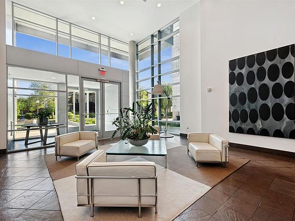 3rd image of 4545 Lindell Blvd APT 22