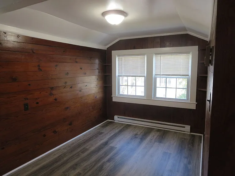 409 Hobart Ave — Photo 6