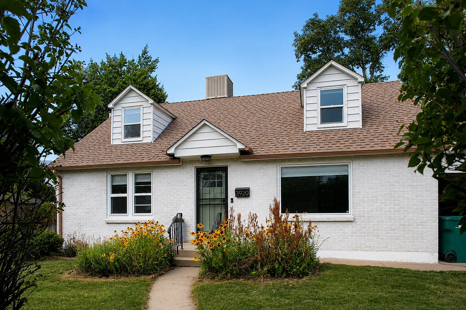 3 bed, 2570 sqft, $3,500 — Photo 1