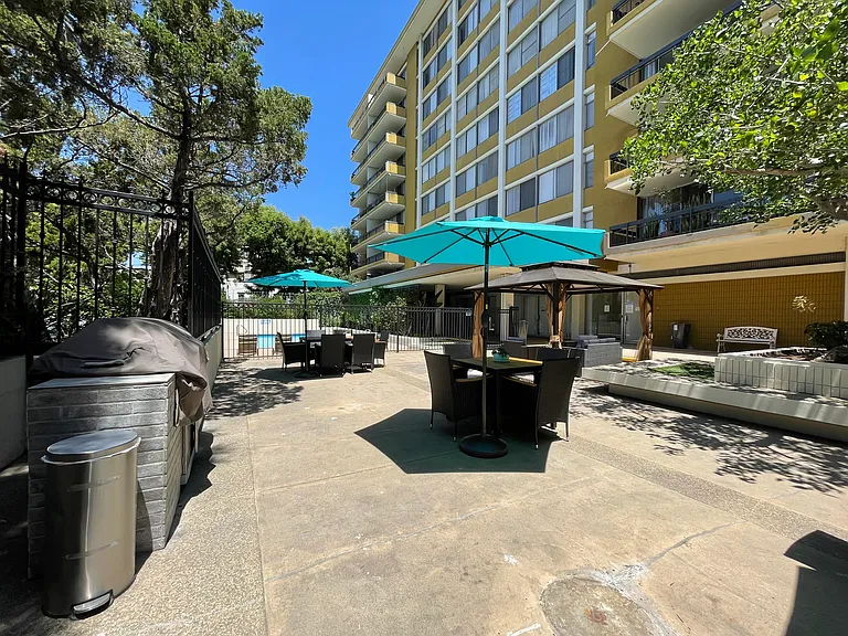 Occidental Towers Apartments — Photo 13