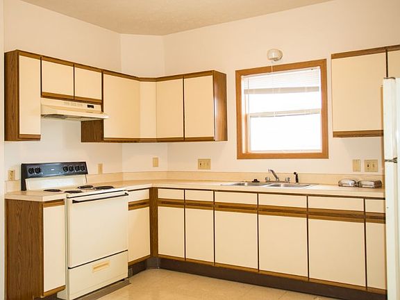 2nd image of 71 31st St SW #B