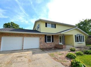 430 Lori Ln, Cottage Grove, WI 53527