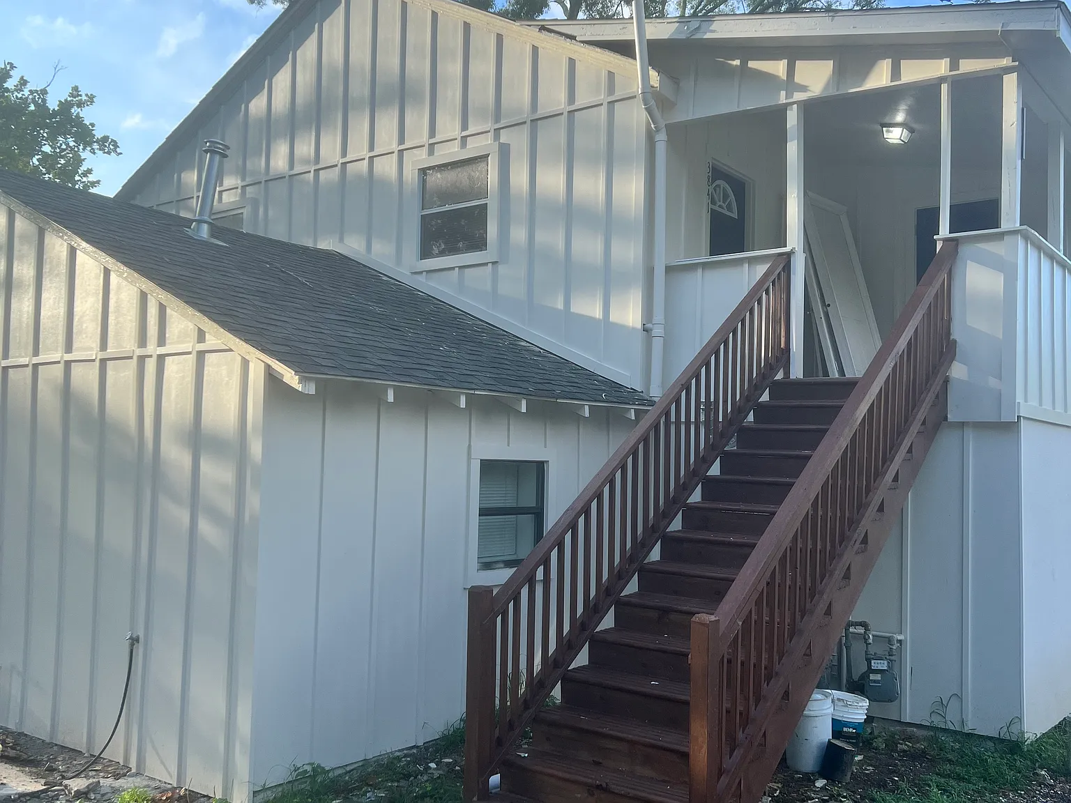 3 bed, 1000 sqft, $1,200 — Photo 2