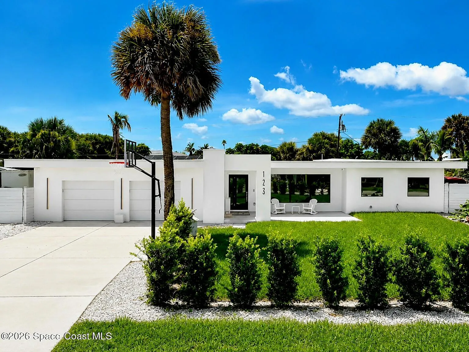 4 bed, 3.0 bath, 3400 sqft, $5,700 — Photo 1