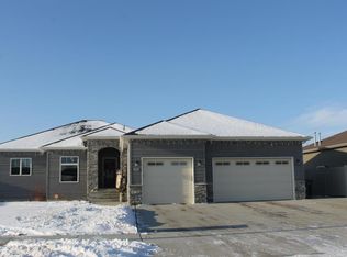 2561 States Blvd, Dickinson, ND 58601