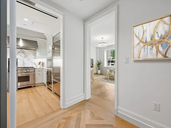 301 East 81st Street image 4 of 31