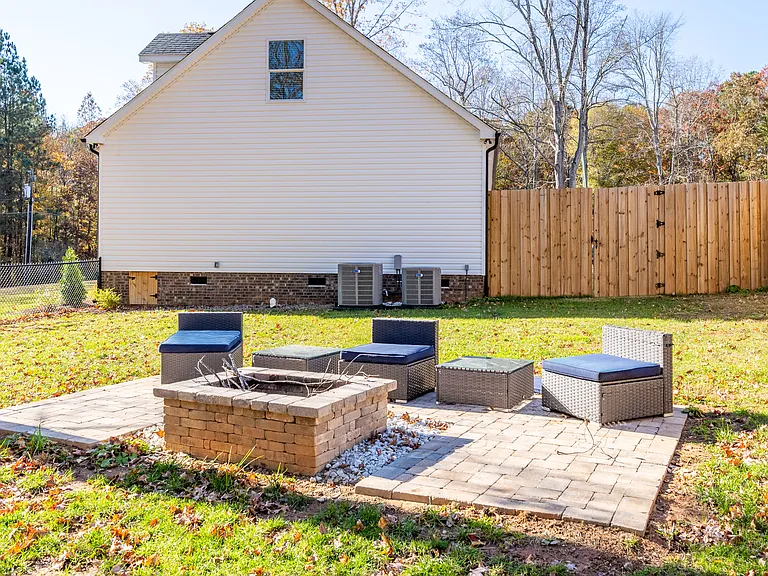 7039 Executive Cir — Photo 43