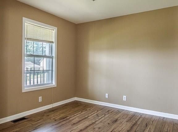 5th image of 333 Donna Dr