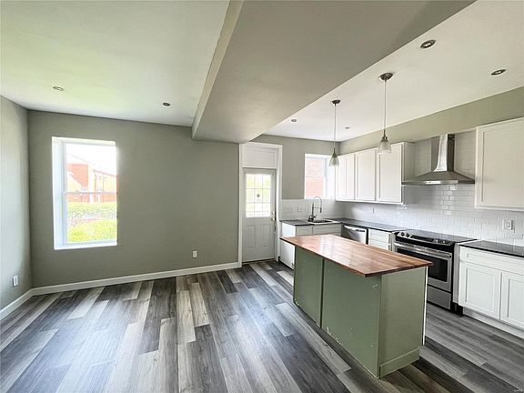 4th image of 3122 California Ave