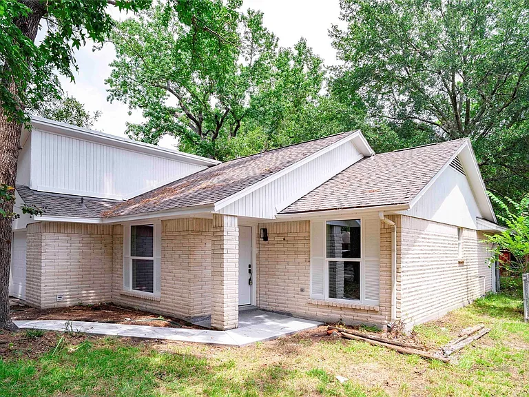 9214 Woodland Oaks Dr — Photo 1