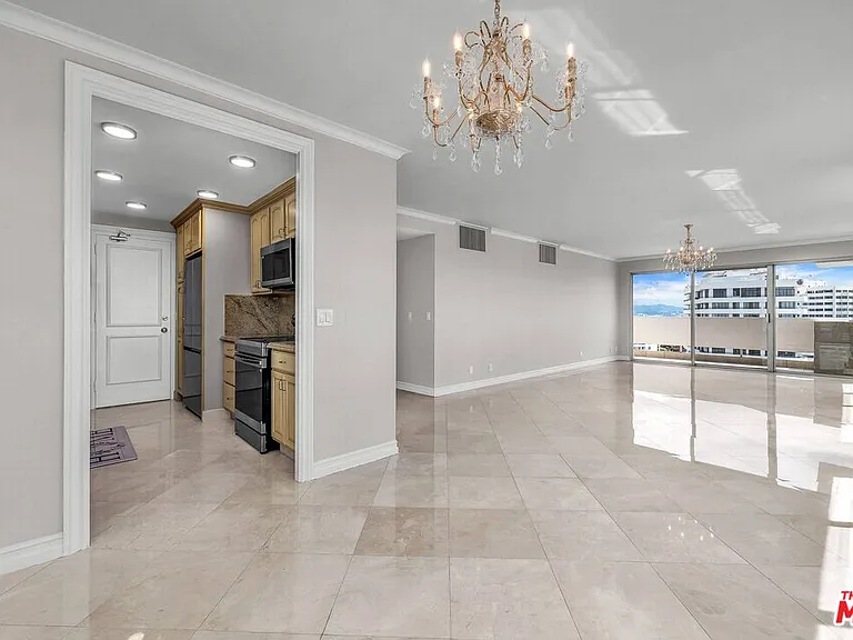 10701 Wilshire Blvd #1903 — Photo 10
