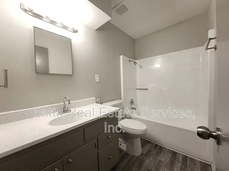 405 W 30th St #102A — Photo 7