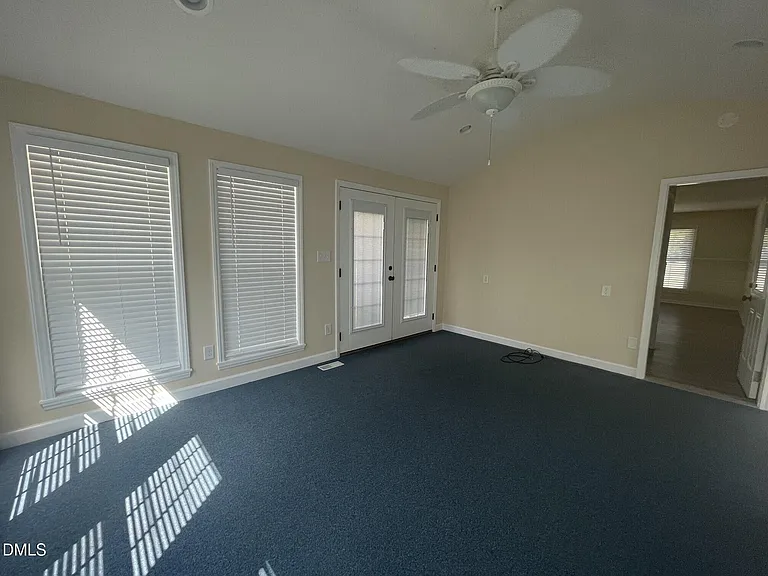 384 E Wimberly St — Photo 20