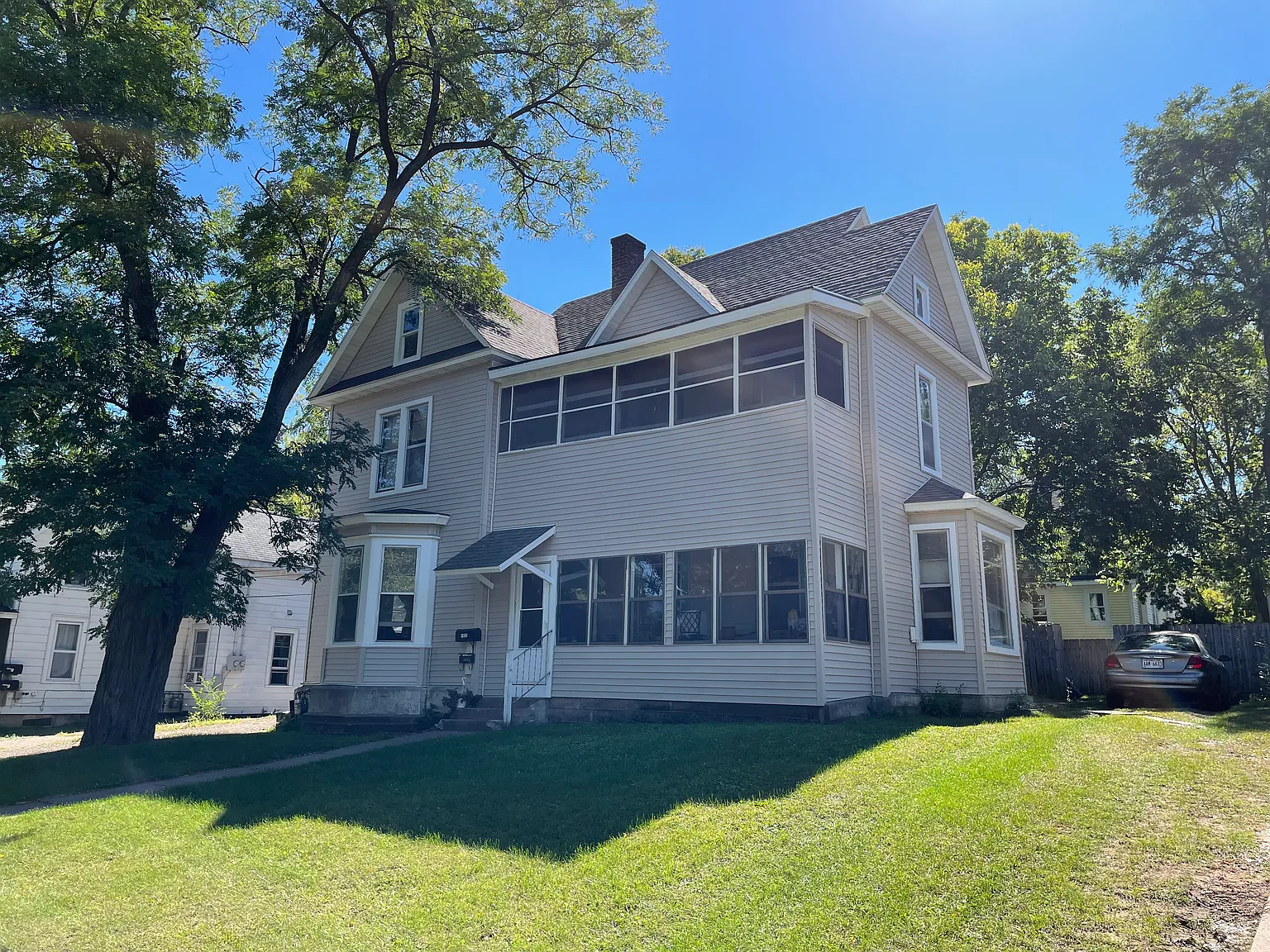 3 bed, 1000 sqft, $1,000 — Photo 1