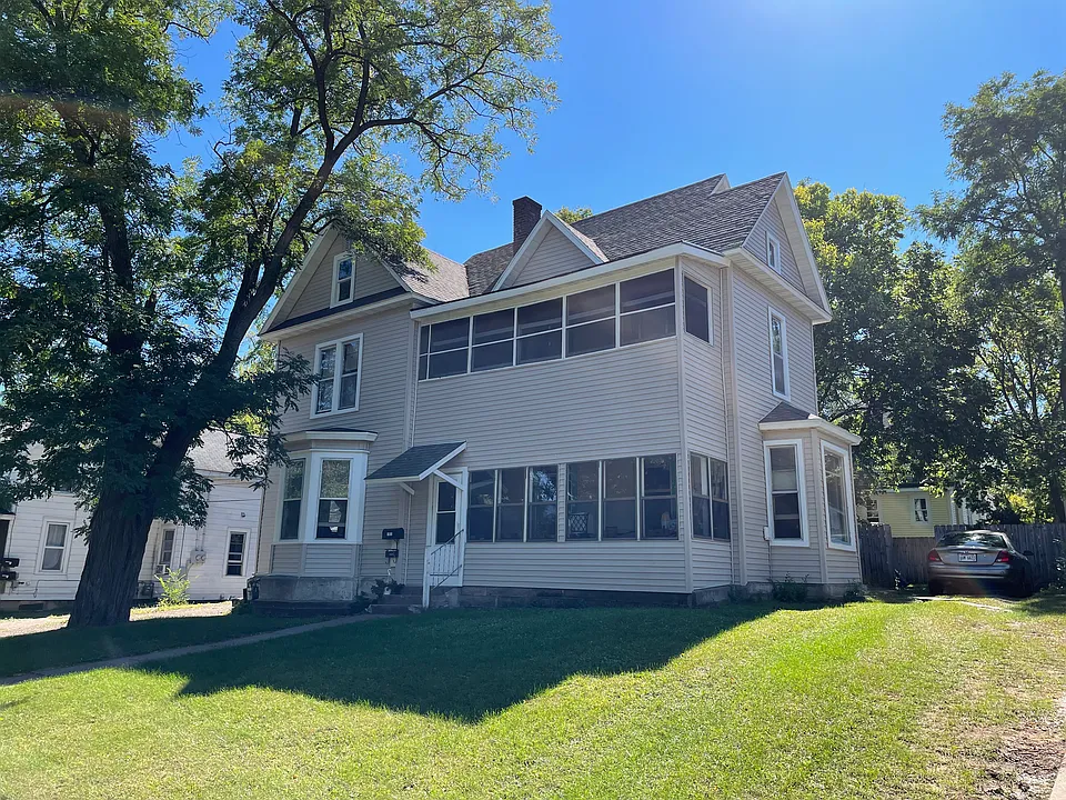 1023 E Grand Ave