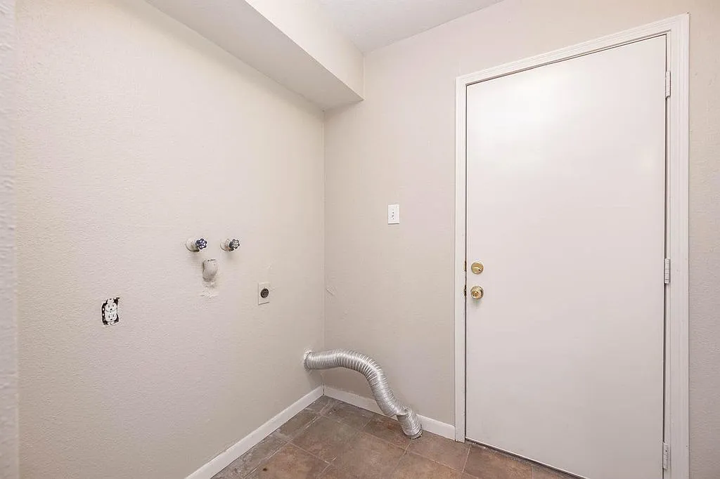 3 bed, 2.5 bath, 1918 sqft, $2,395 — Photo 4