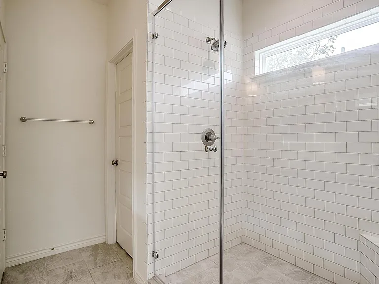 211 Athenia Dr — Photo 15
