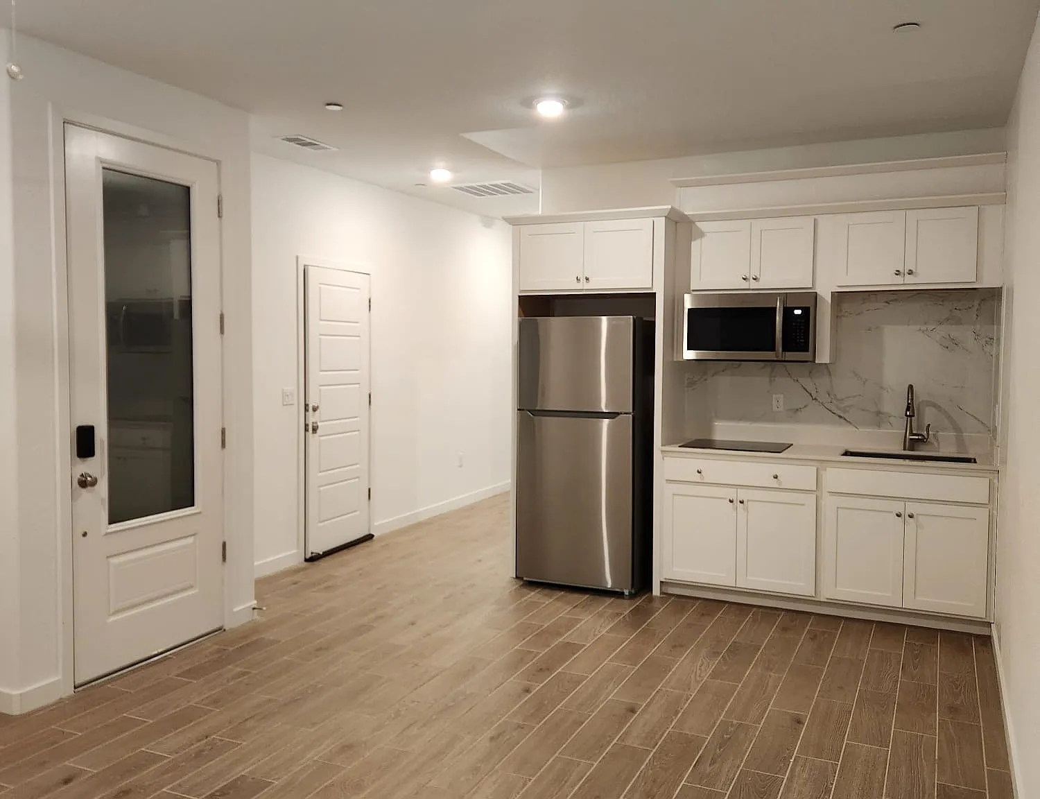 1 bed, 800 sqft, $1,600 — Photo 2