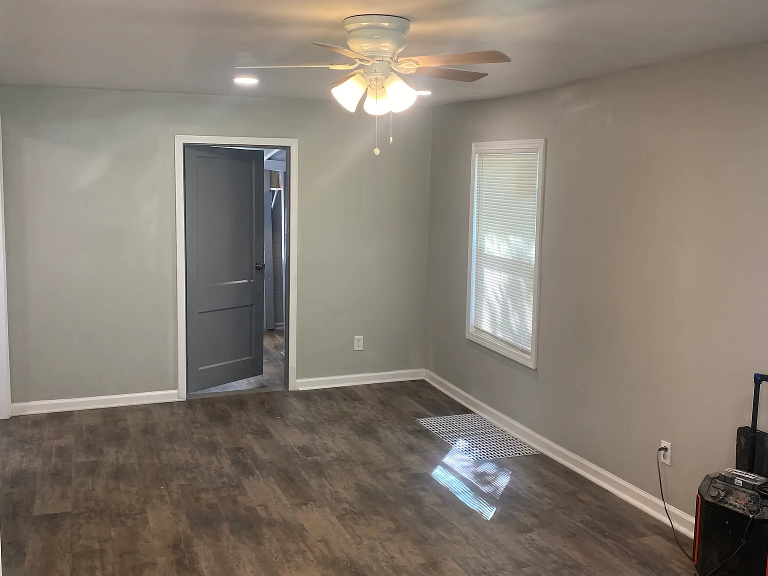 2 bed, 500 sqft, $900 — Photo 3