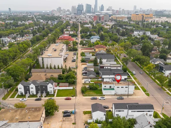 11451 101st St NW, Edmonton, AB T5G 2A9