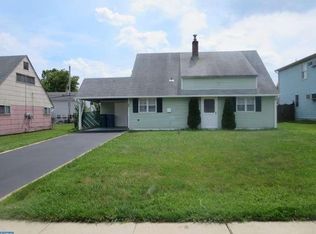 35 Rose Arbor Ln, Levittown, PA 19055