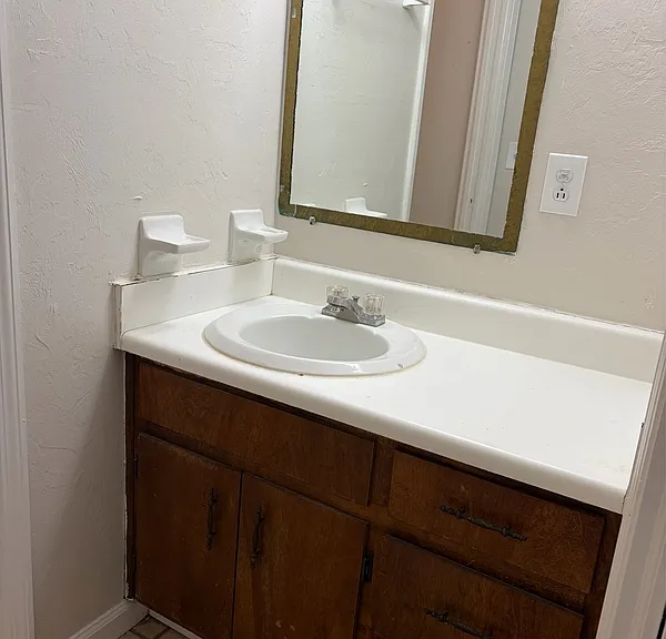 220 Atkinson Dr #D — Photo 9