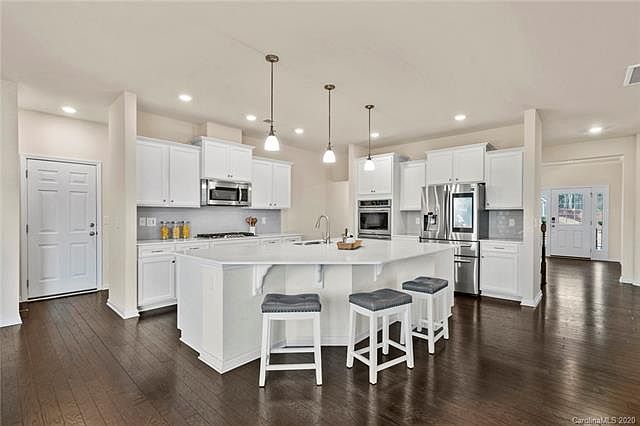 1st image of 262 Sweet Briar Dr