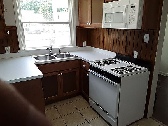 2nd image of 3202 Brighton St