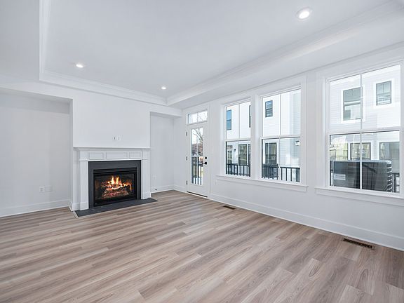 3rd image of 4321 Markham St #Amc8sn