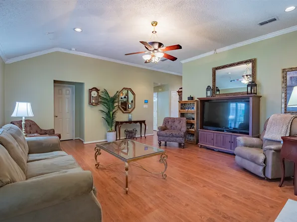 1261 Stonehill Ct, Kennedale, TX 76060