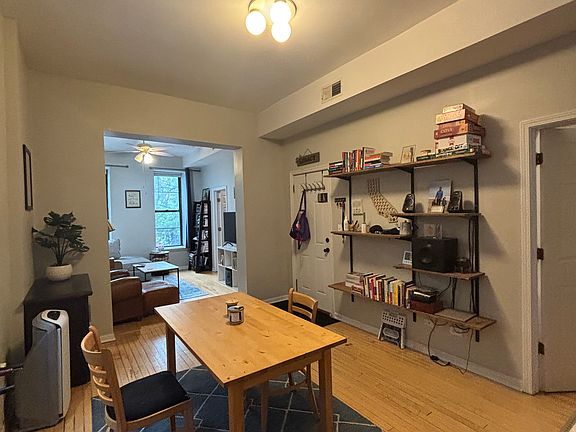 5th image of 857 N Marshfield Ave #2