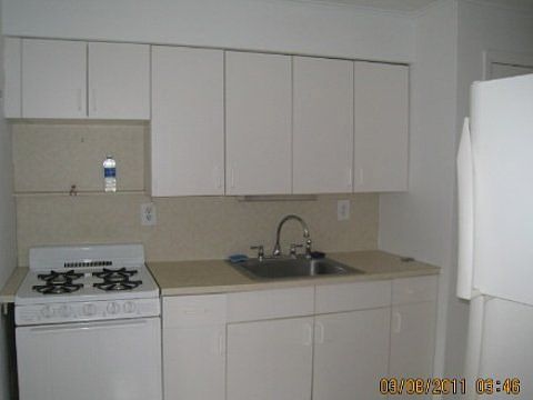 3rd image of 625 E Broadway