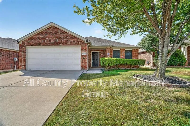 3 bed, 2.0 bath, 1290 sqft, $2,050 — Photo 1