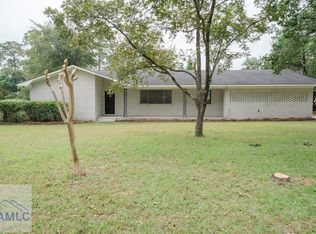 75 Woodlawn Dr, Jesup, GA 31545