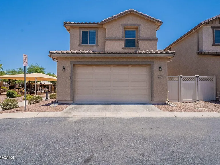 1061 S Hawk Ln — Photo 10