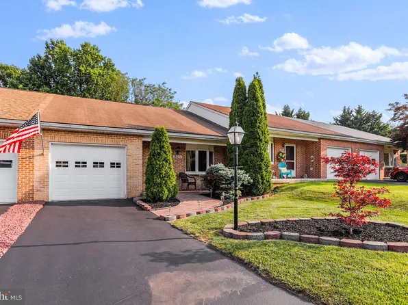 18021 Putter Dr, Hagerstown, MD 21740
