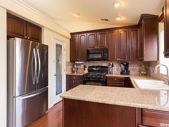 3rd image of 1335 Cobblestone Dr