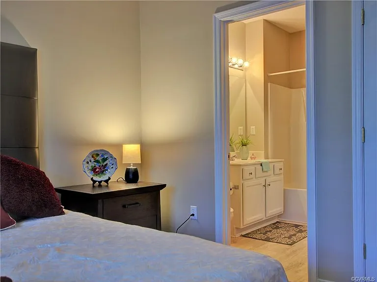4706 Twin Hickory Lake Dr — Photo 14