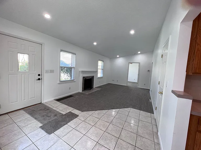 1008 Breton Rd SE — Photo 3
