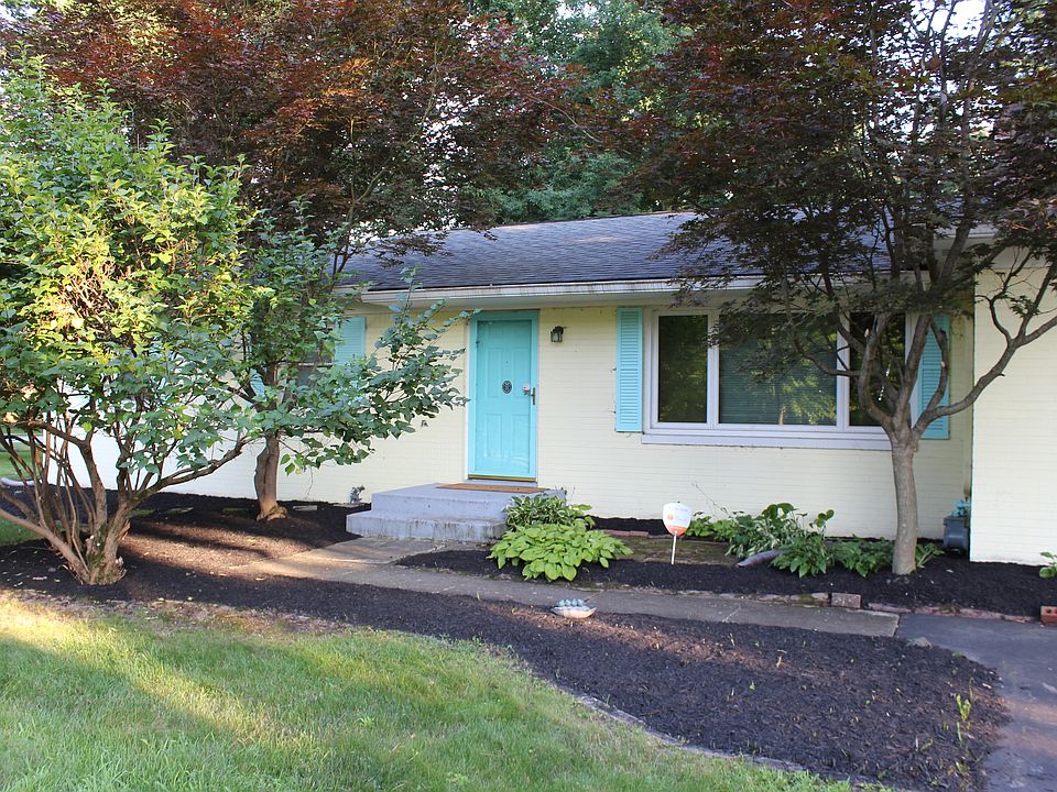 1st image of 907 Fairway Dr