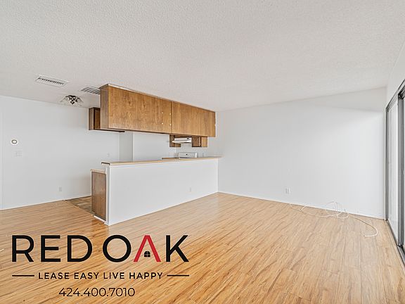 4th image of 7340 Haskell Ave #210